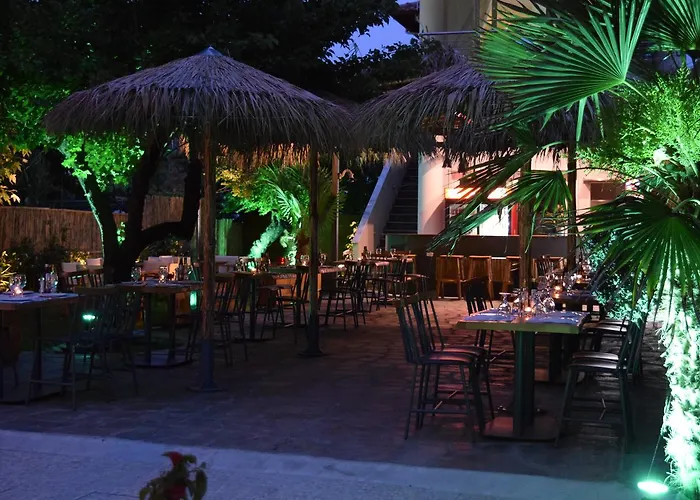 Astri Hotel