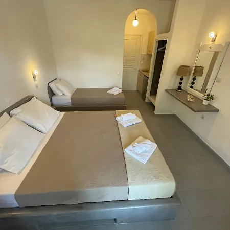 Astri Hotel *