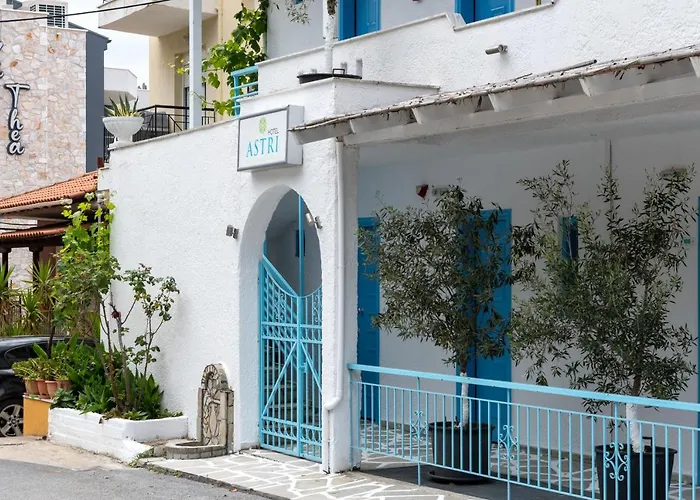 Astri Hotel *